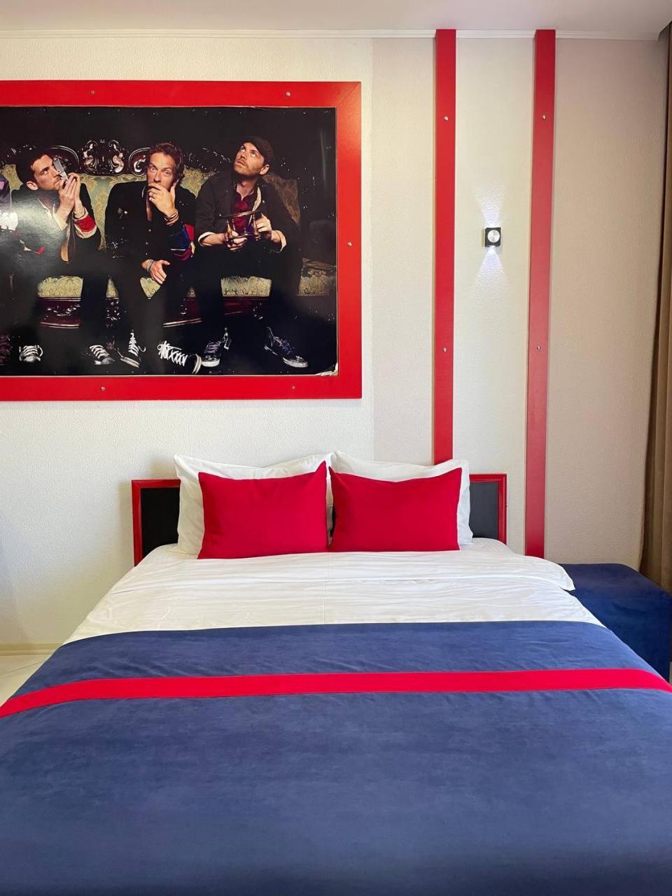 Rock Hotel First Line バトゥーミ エクステリア 写真